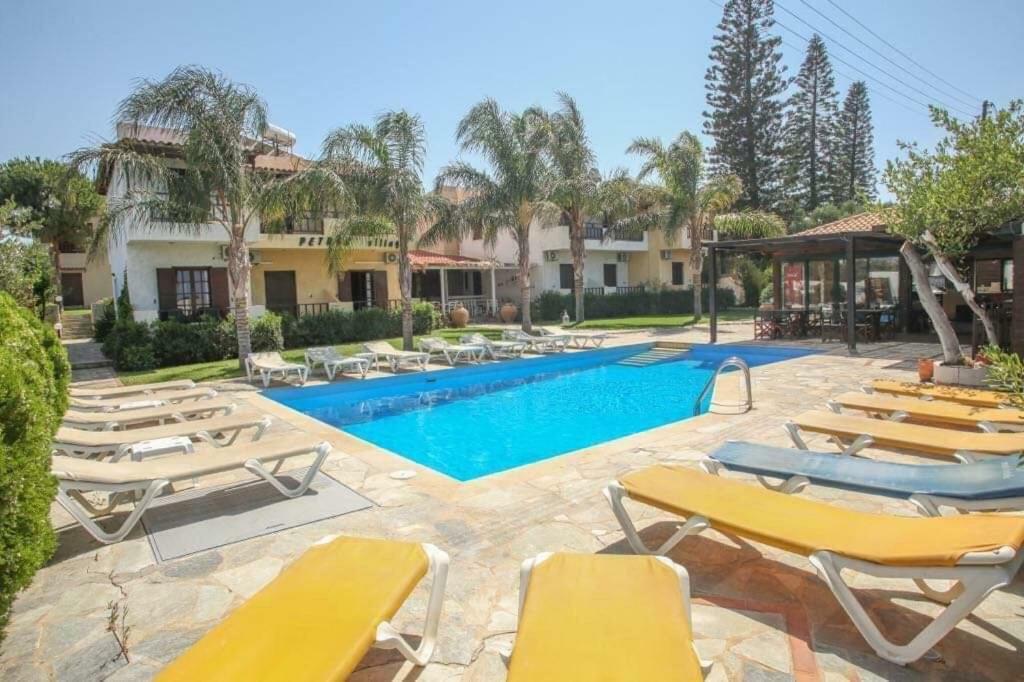 הרסוניסוס Petros Village מראה חיצוני תמונה